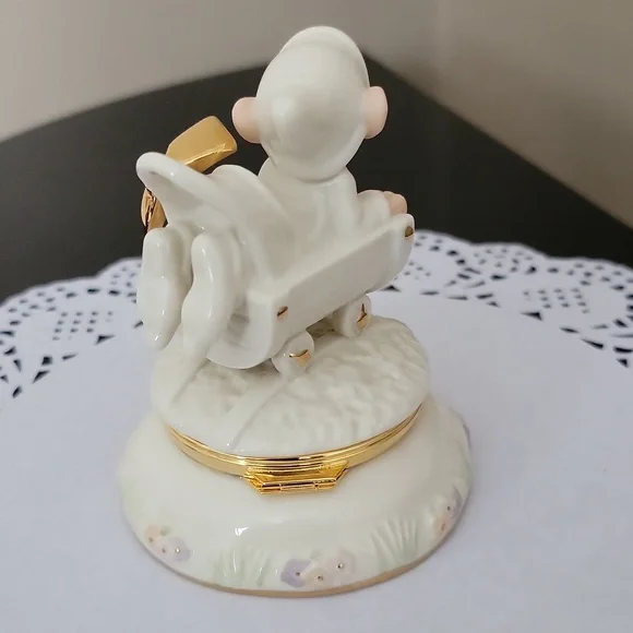 Disney Treasures Box - Picture 5 of 8